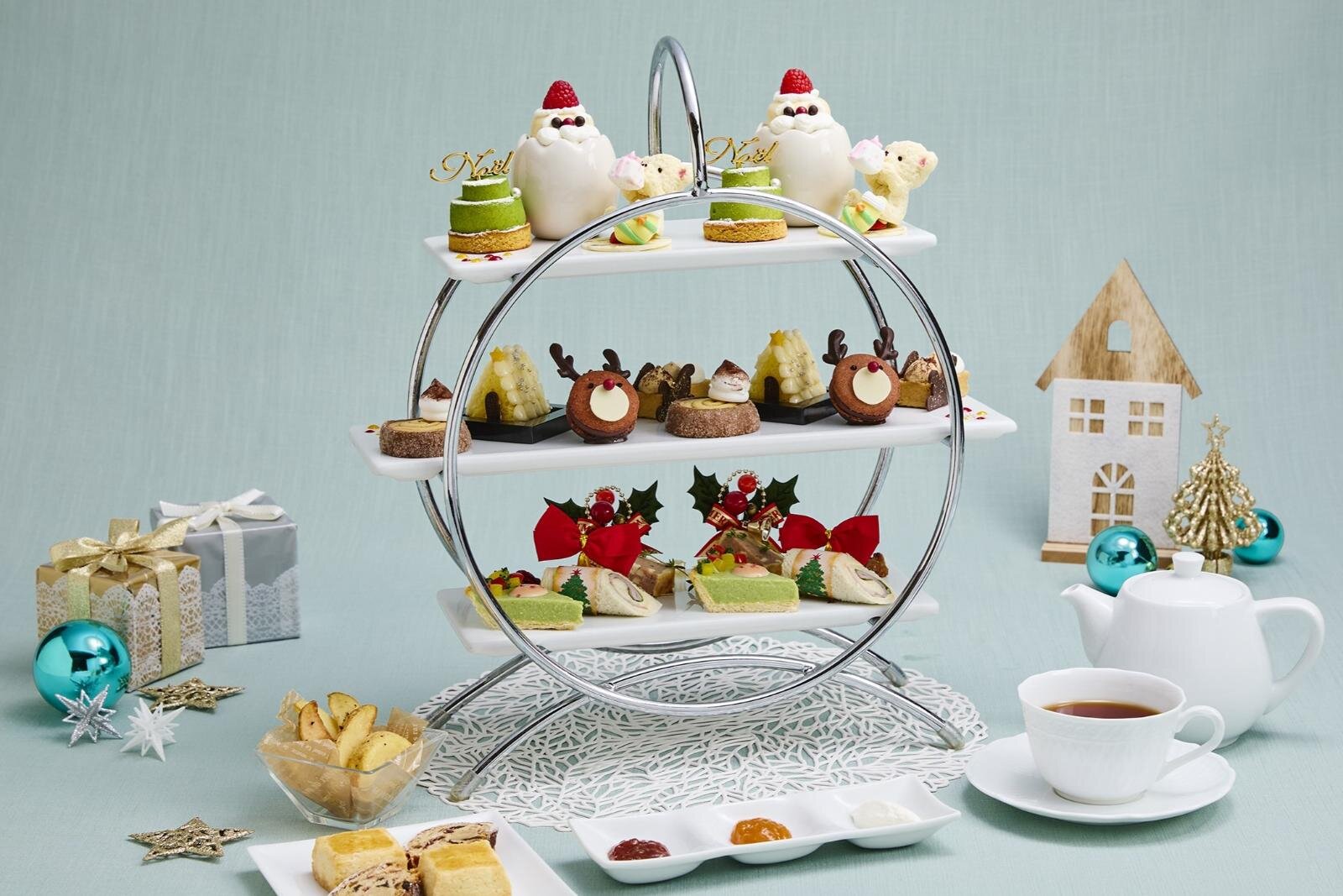 ロイヤルパークホテル「クリスマスアフタヌーンティー」サンタのカスタードプリンやトナカイマカロンなど