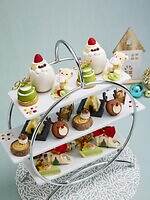 ロイヤルパークホテル「クリスマスアフタヌーンティー」サンタのカスタードプリンやトナカイマカロンなど｜写真2