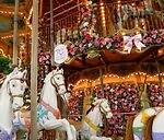 大阪・ひらかたパーク“バラ”が彩る25年イルミネーション、上空にランタン浮かぶ広場＆巨大ツリー｜写真11