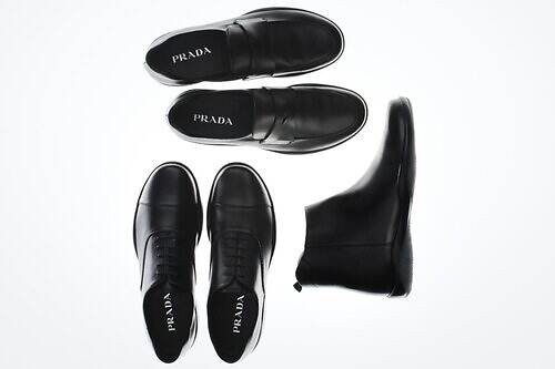 プラダ"ラバーソール”のメンズ革靴「トブラック」90年代リネア・ロッサ初期モデル復刻