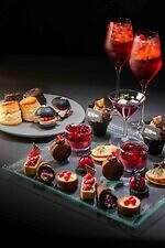 ENHYPENアフタヌーンティーがウェスティンホテル東京で、“ヴァンパイア”着想漆黒＆深紅のスイーツ｜写真3