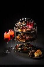 ENHYPENアフタヌーンティーがウェスティンホテル東京で、“ヴァンパイア”着想漆黒＆深紅のスイーツ｜写真2