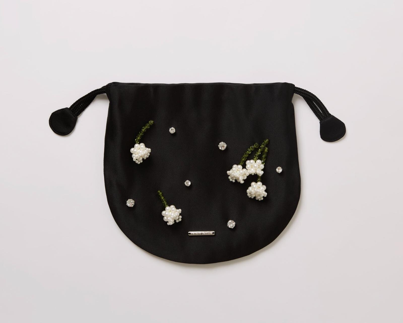 カナコ タムラ×フェルメリスト ビームス、スズラン柄刺繍レースのデニムドレスやサテン巾着バッグ｜写真4