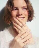 ノジェス25年冬ジュエリー、桃色天然石のリング&"アイリスの花"着想ネックレス｜写真1