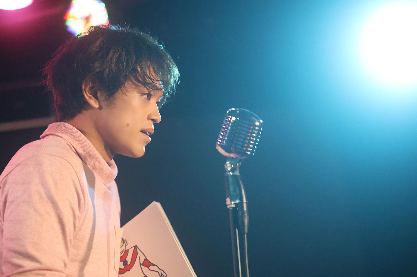 映画『初恋芸人』12/19(金)より公開決定＆特報解禁、timelesz原嘉孝が‟何者でもない男”に｜写真1