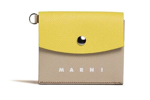 マルニ“長く愛用できる”日本製ミニ財布、ポップなツートンカラーのフラップ式