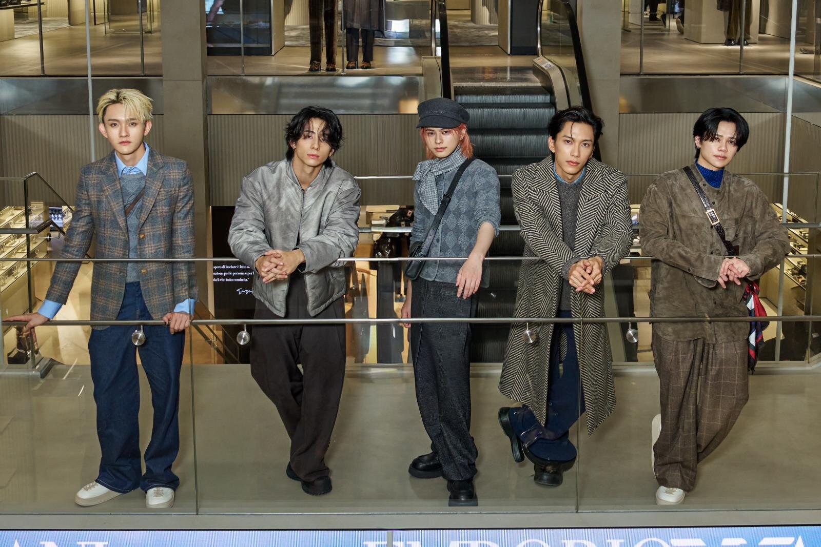 INIのミラノ旅「エンポリオ アルマーニ」で見つけた25年秋冬コーデを決める“お気に入り”アイテム