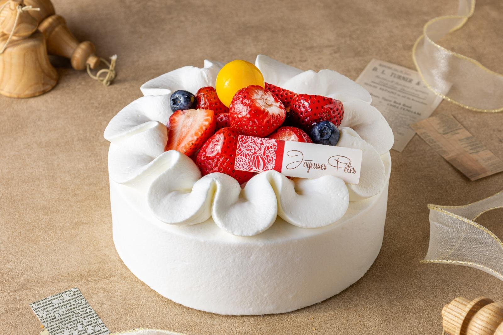 サンシャインシティプリンスホテルの25年クリスマスケーキ、‟苺タルトが隠れた”おもちゃ箱ケーキなど｜写真4