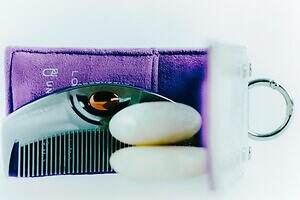 ラブクロム×ユナイテッドアローズ ビューティ、美髪コーム＆スタッズ付きスエードケースの限定セット