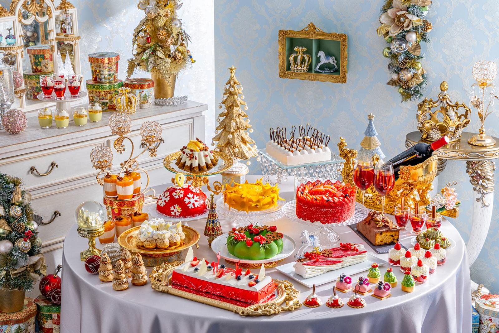 「キング＆クイーンのクリスマス」スイーツビュッフェ 1名 5,700円(土日祝と12月20日(土)～12月25日(木)は6,200円)※サービス料込
