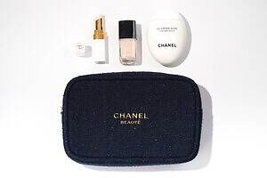 シャネル2025年クリスマスコフレ「カメリアチャーム」ポーチ付きメイクセットや保湿ケアキット