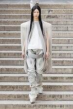 リック・オウエンス 2026年春夏ウィメンズ - 身体性を浮き彫りに｜写真16