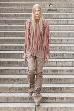 リック・オウエンス 2026年春夏ウィメンズ - 身体性を浮き彫りに｜写真19