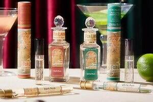 ミュシャ2025年クリスマス”ラム酒”着想フレグランス、大人の甘さダークラムor透明感ホワイトラム