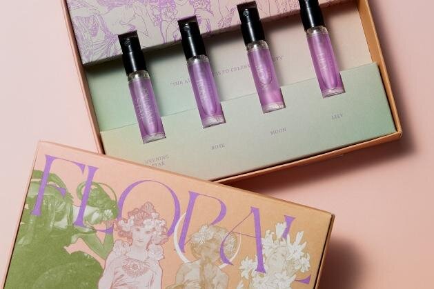 ミュシャ2025年クリスマスコフレ第1弾“まるでミュージアムボックス”ミニ香水キット