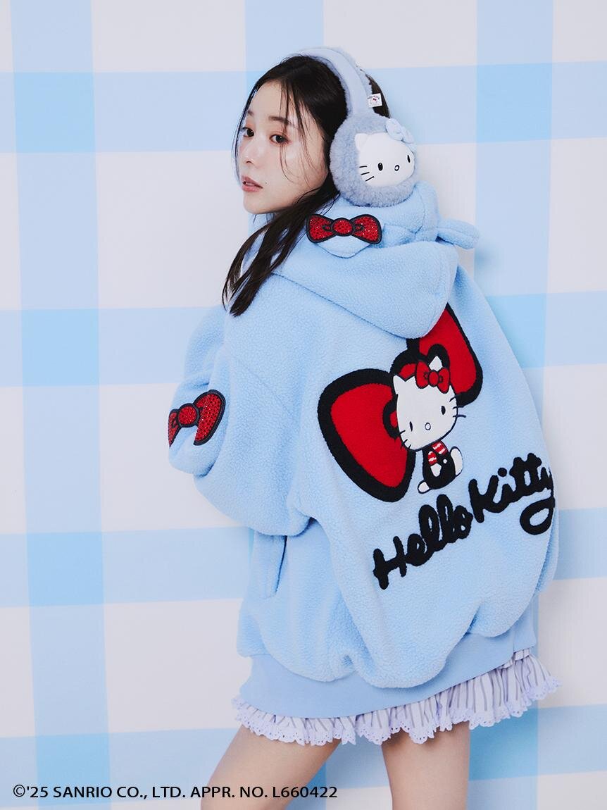 プレミアムパーカー 23,980円※渋谷パルコ店限定ライトブルー、バッグ 14,960円、イヤーマフ 5,940円 
