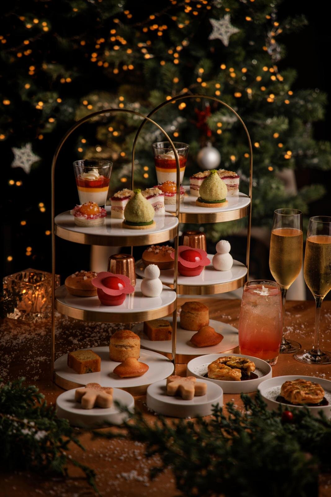 フォーシーズンズホテル東京大手町のクリスマスアフタヌーンティー、‟雪だるま”型アップルタタンなど｜写真8