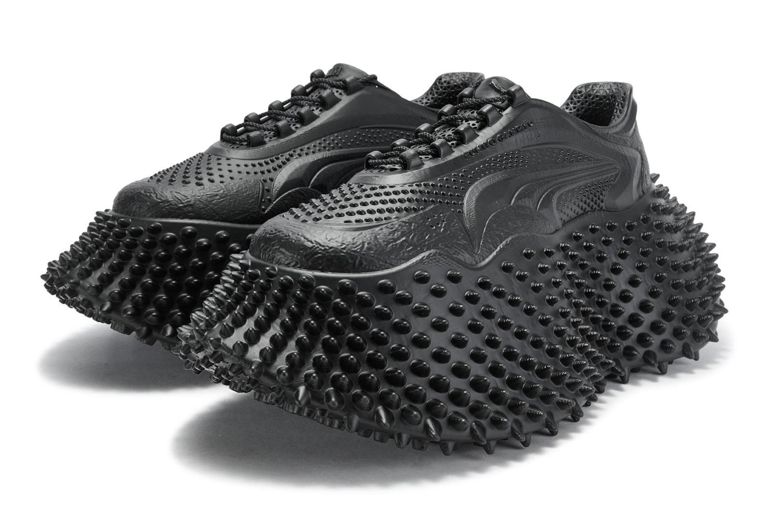 プーマ×フミト ガンリュウ“3Dフォルム”の厚底黒スニーカー、モンスターのような突起ソールで