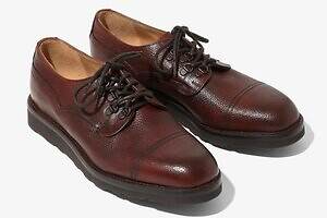 エンジニアド ガーメンツ×ジョセフ チーニーの革靴、Dリングを使った非対称デザイン＆軽量ソールで