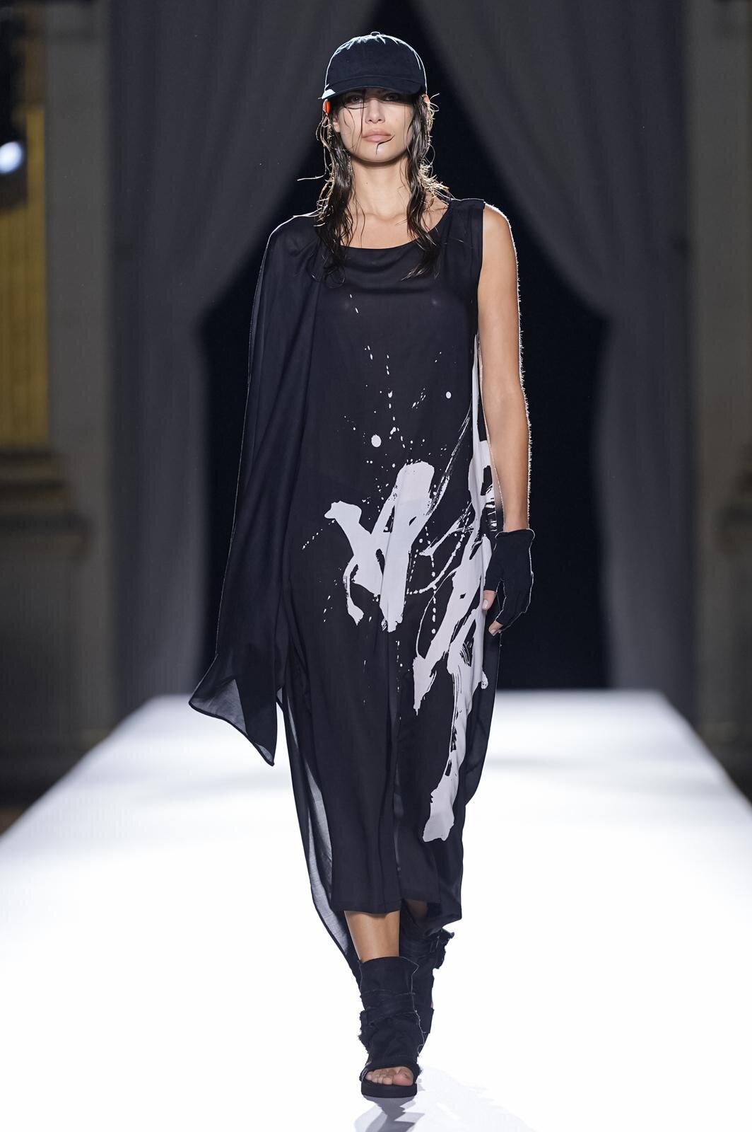 ヨウジヤマモト(Yohji Yamamoto) 2026年春夏ウィメンズコレクション  - 写真4