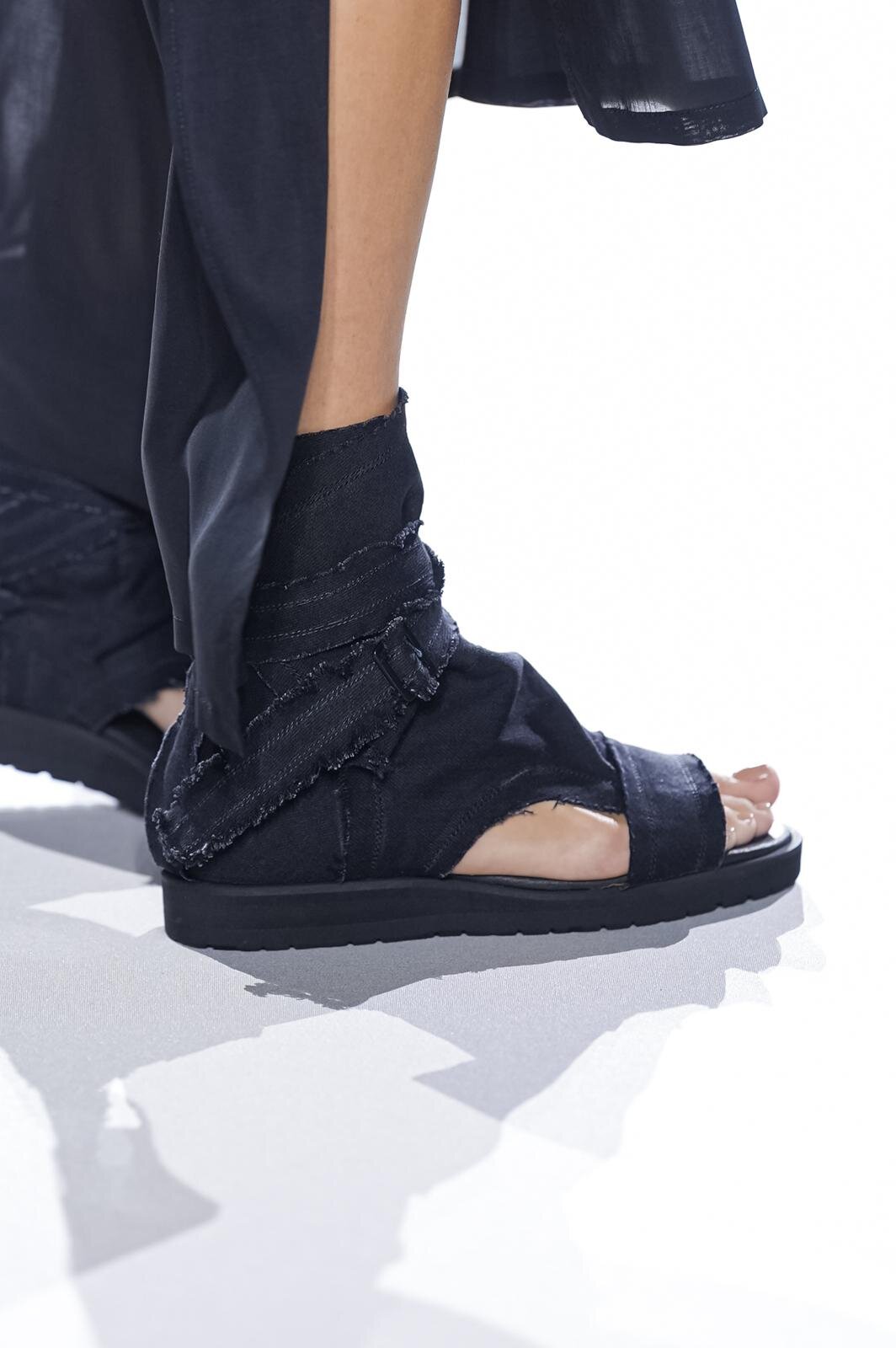 ヨウジヤマモト(Yohji Yamamoto) 2026年春夏ウィメンズコレクション  - 写真5
