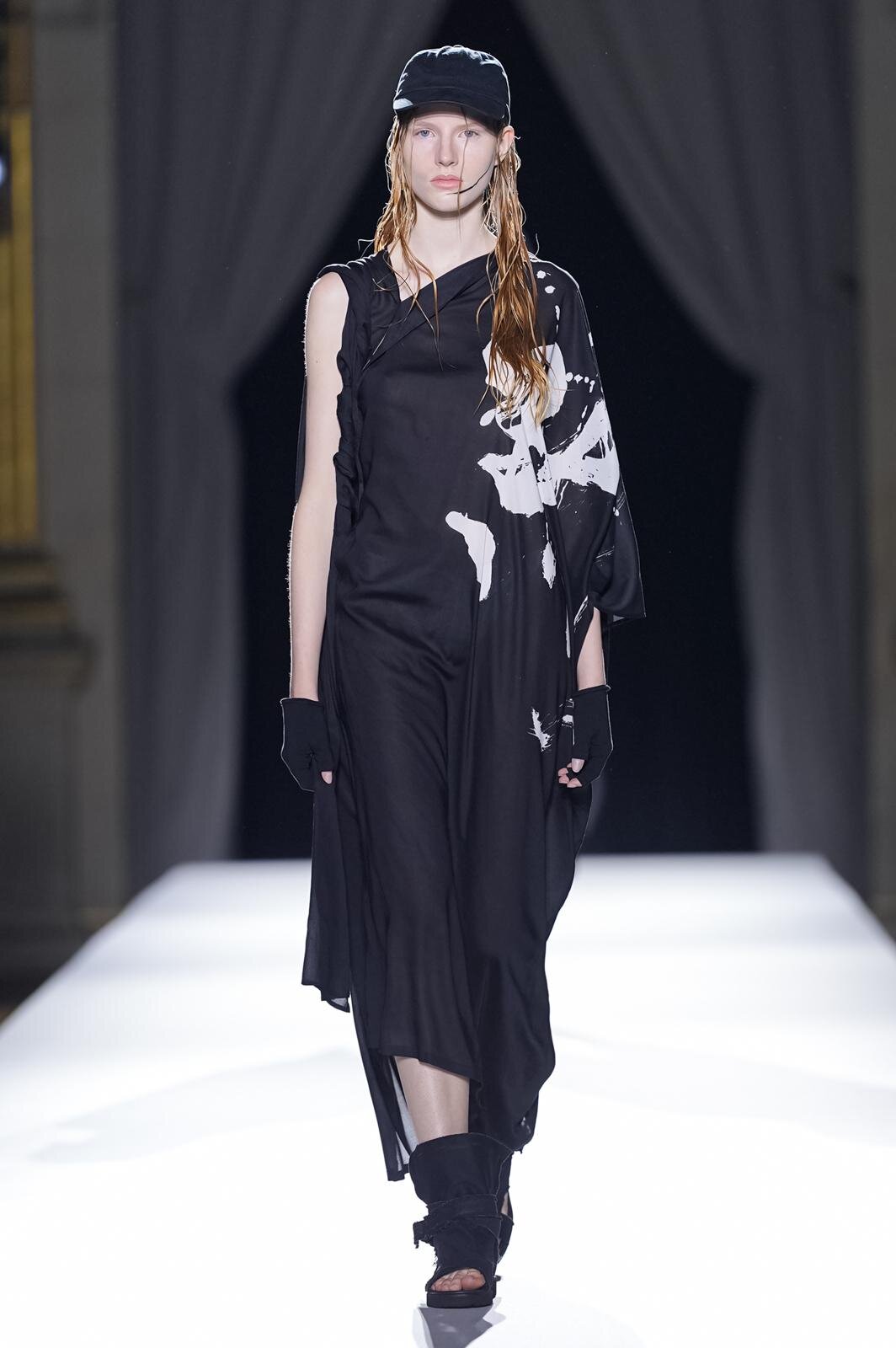 ヨウジヤマモト(Yohji Yamamoto) 2026年春夏ウィメンズコレクション  - 写真8