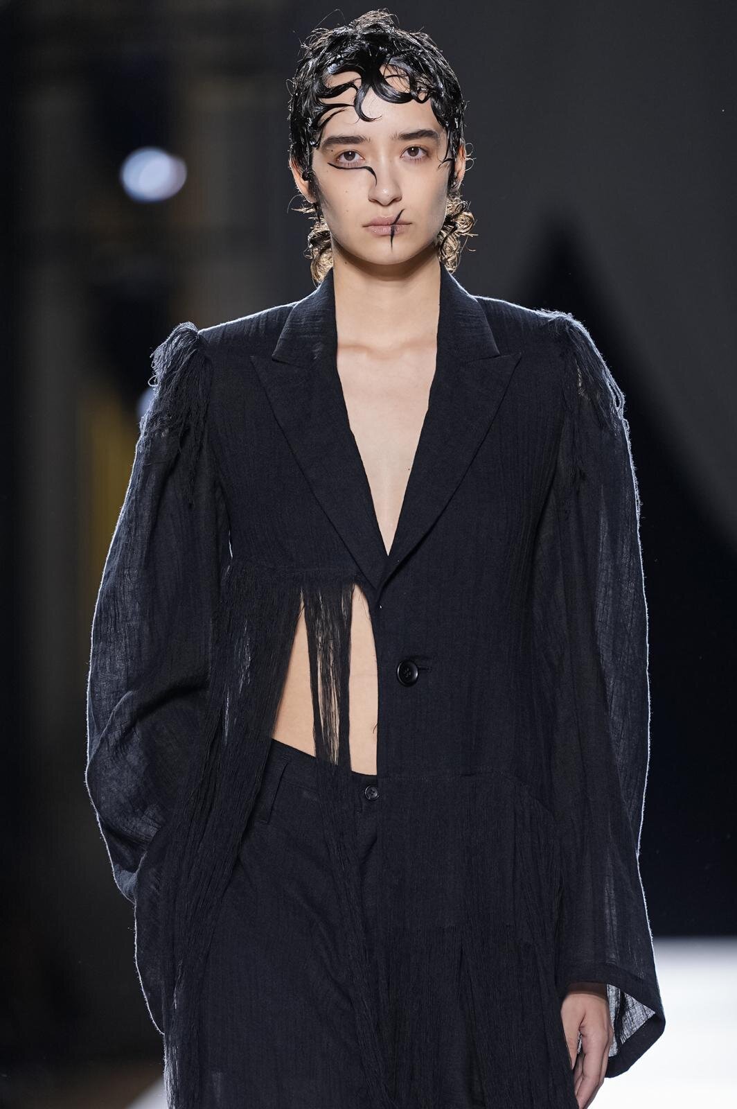 ヨウジヤマモト(Yohji Yamamoto) 2026年春夏ウィメンズコレクション  - 写真10