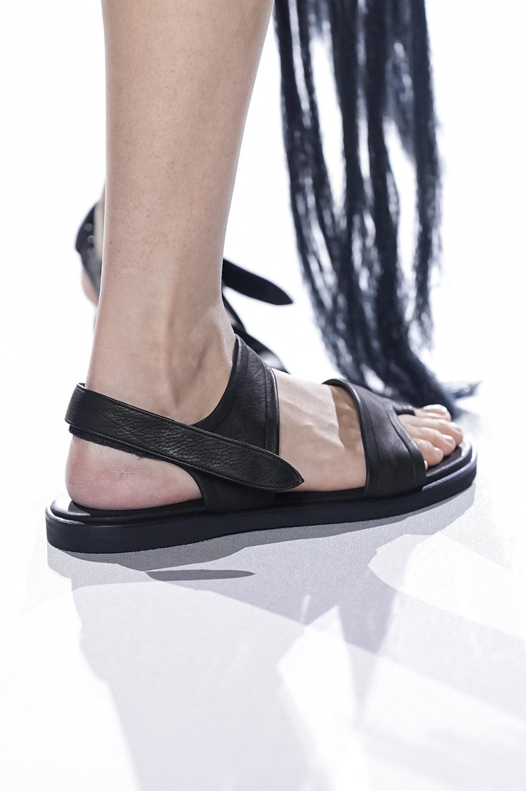 ヨウジヤマモト(Yohji Yamamoto) 2026年春夏ウィメンズコレクション  - 写真11