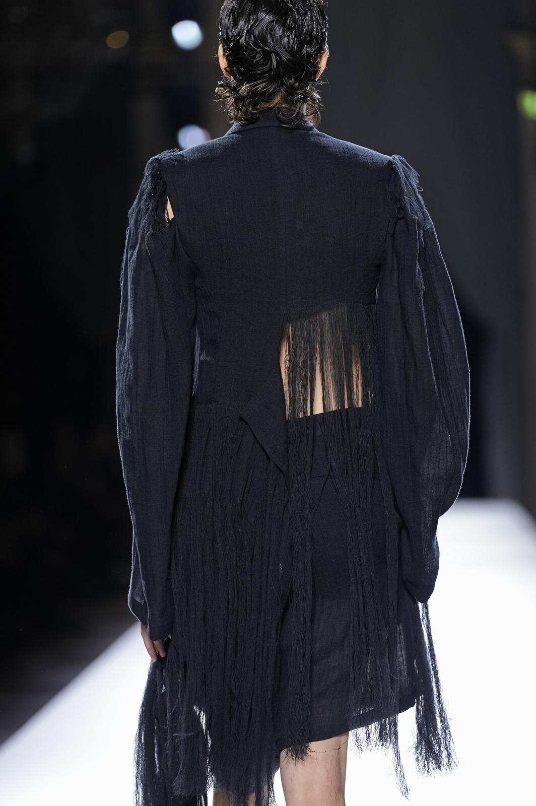ヨウジヤマモト(Yohji Yamamoto) 2026年春夏ウィメンズコレクション  - 写真12