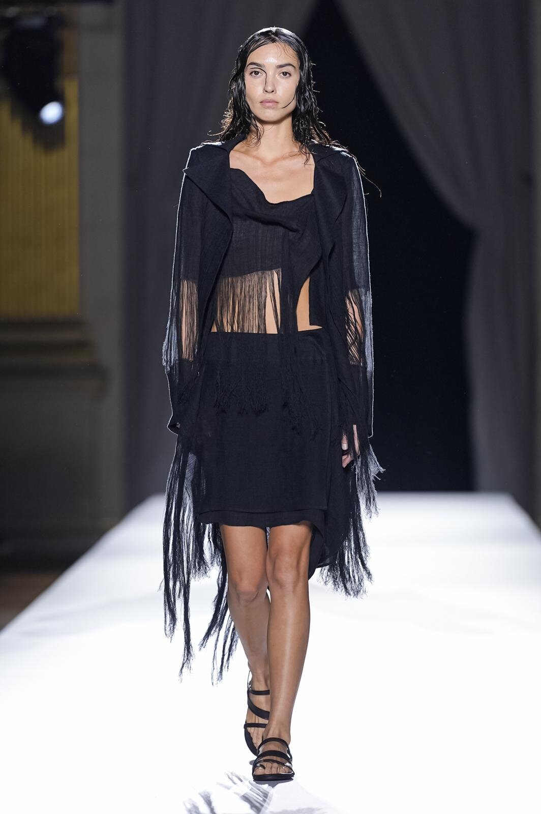 ヨウジヤマモト(Yohji Yamamoto) 2026年春夏ウィメンズコレクション  - 写真13