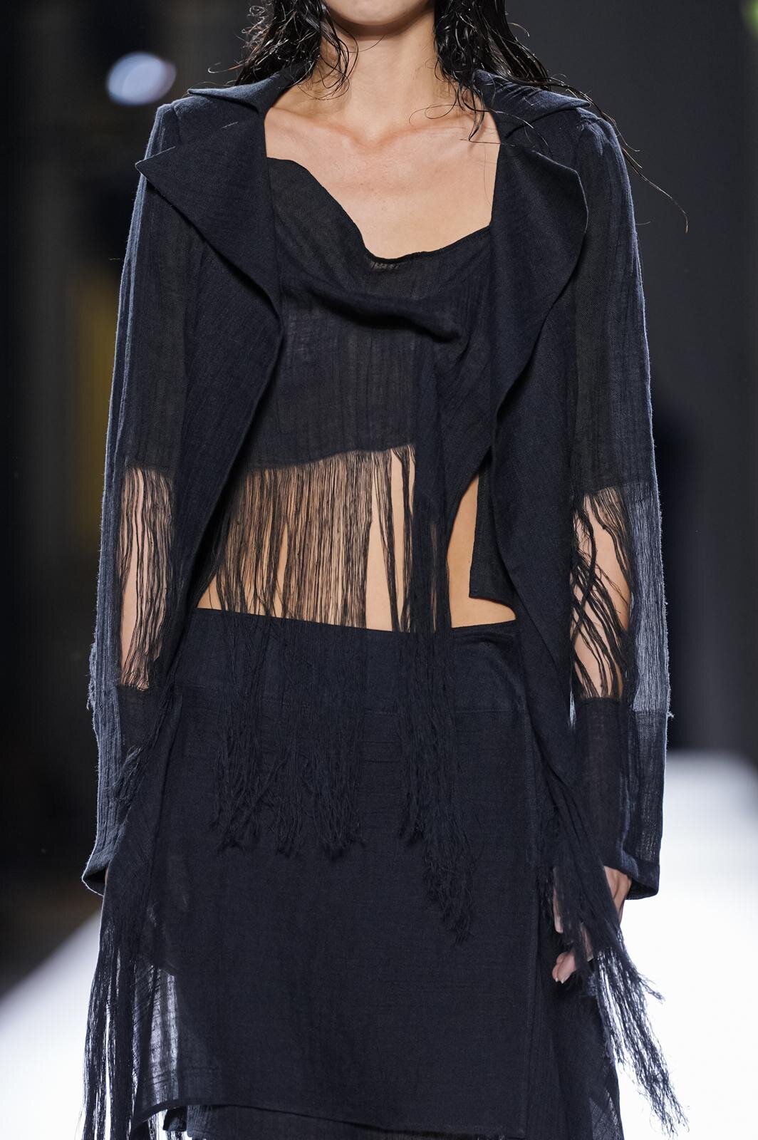 ヨウジヤマモト(Yohji Yamamoto) 2026年春夏ウィメンズコレクション  - 写真14