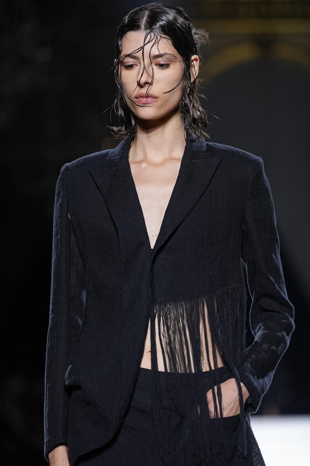ヨウジヤマモト(Yohji Yamamoto) 2026年春夏ウィメンズコレクション  - 写真16