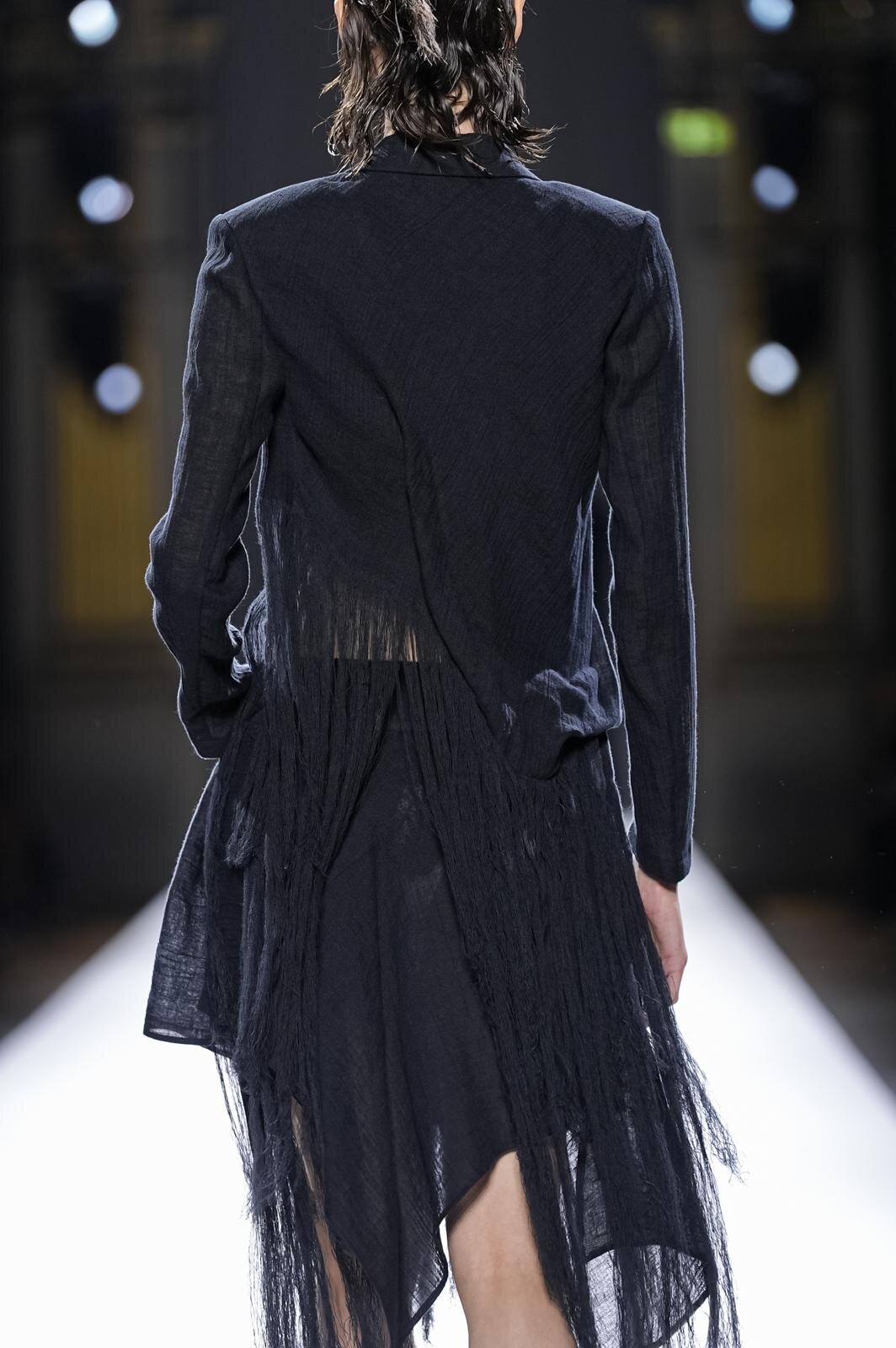 ヨウジヤマモト(Yohji Yamamoto) 2026年春夏ウィメンズコレクション  - 写真17