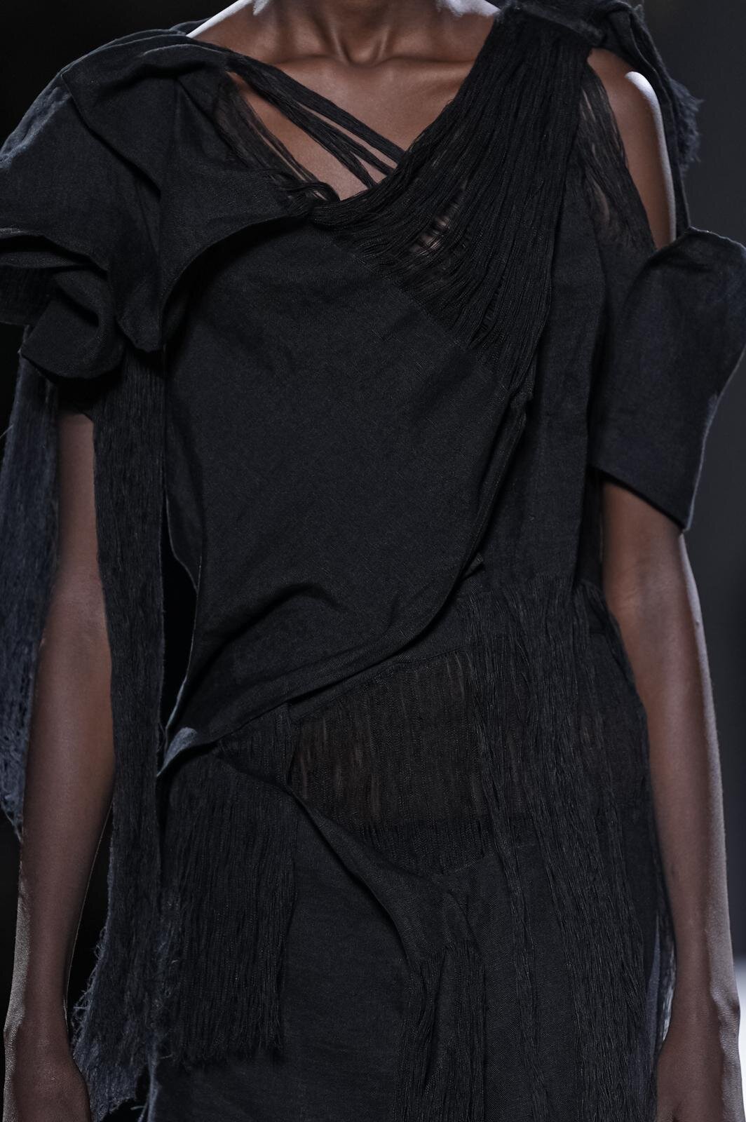 ヨウジヤマモト(Yohji Yamamoto) 2026年春夏ウィメンズコレクション  - 写真19