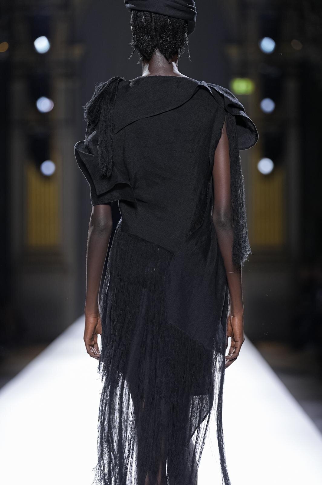 ヨウジヤマモト(Yohji Yamamoto) 2026年春夏ウィメンズコレクション  - 写真21