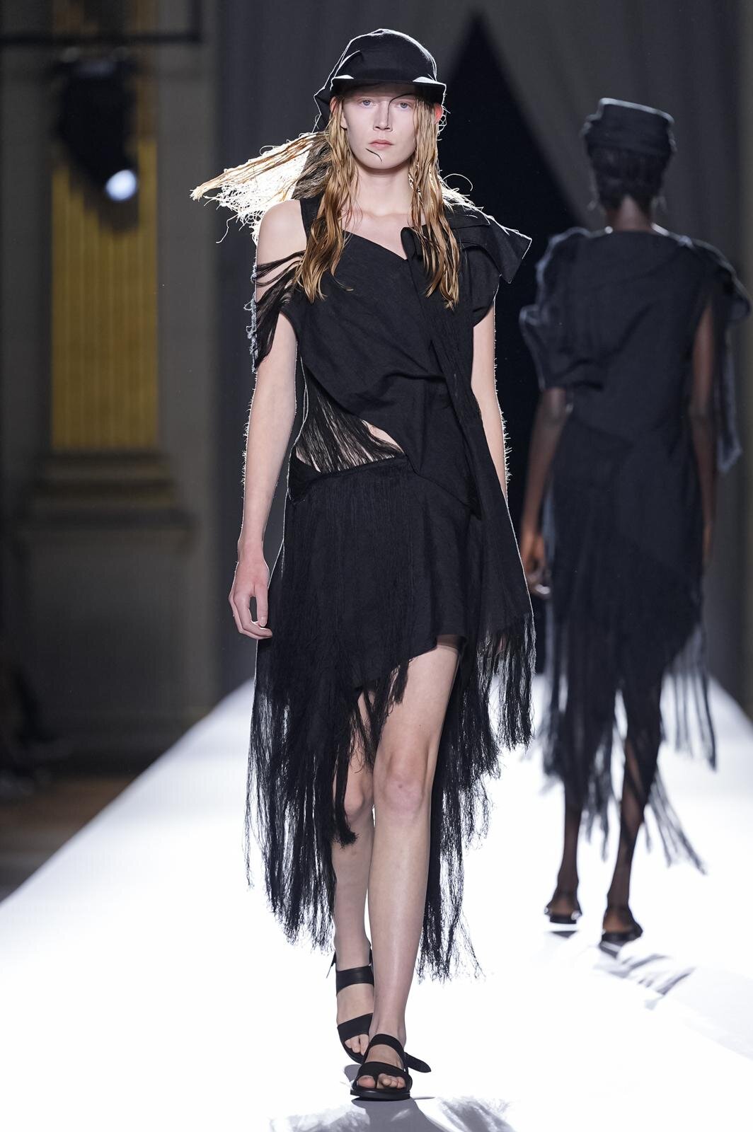 ヨウジヤマモト(Yohji Yamamoto) 2026年春夏ウィメンズコレクション  - 写真22