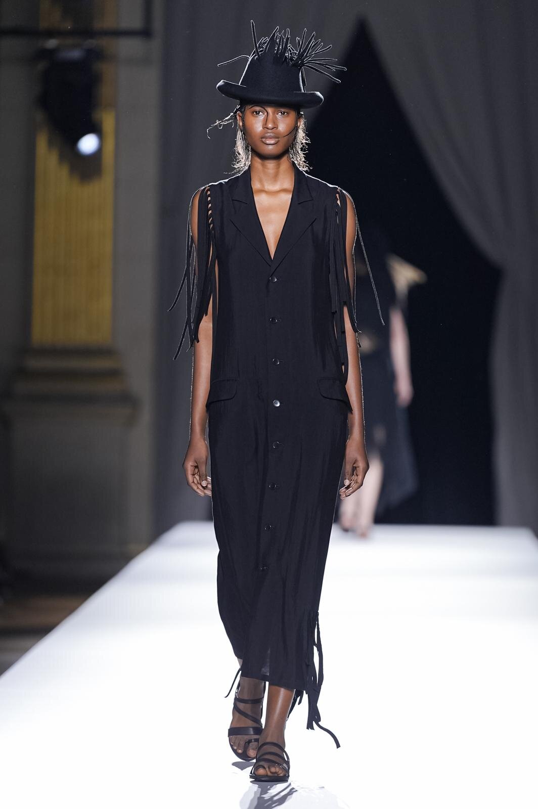 ヨウジヤマモト(Yohji Yamamoto) 2026年春夏ウィメンズコレクション  - 写真25