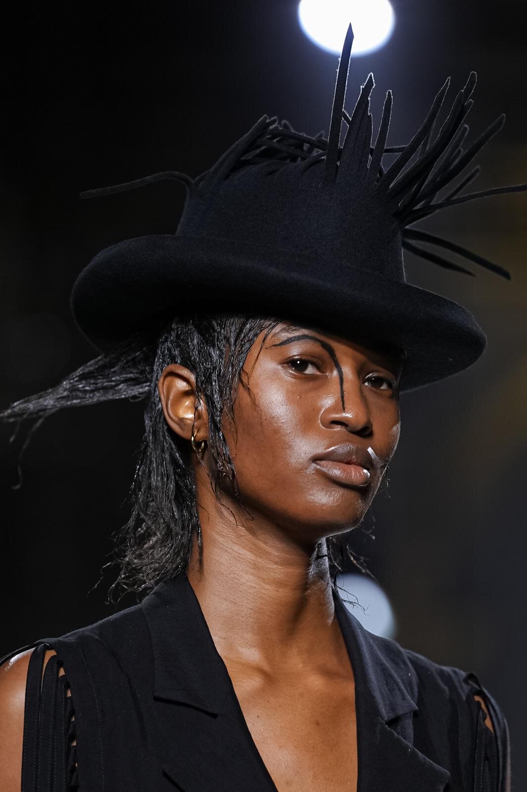 ヨウジヤマモト(Yohji Yamamoto) 2026年春夏ウィメンズコレクション  - 写真26