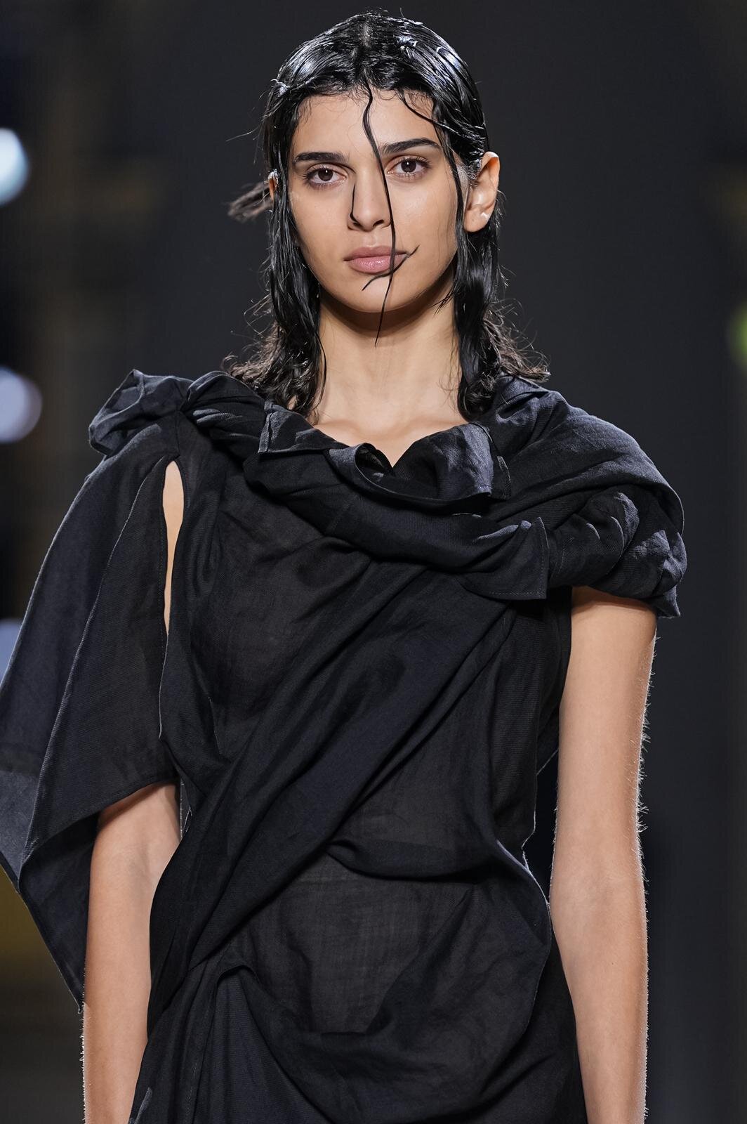 ヨウジヤマモト(Yohji Yamamoto) 2026年春夏ウィメンズコレクション  - 写真37