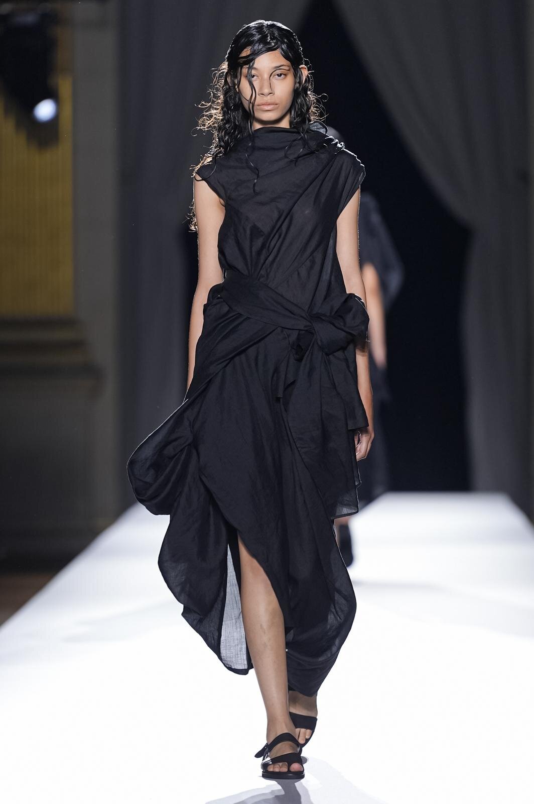 ヨウジヤマモト(Yohji Yamamoto) 2026年春夏ウィメンズコレクション  - 写真39
