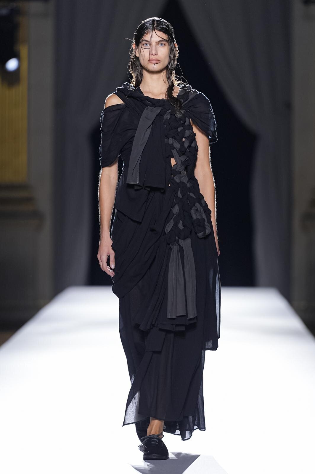ヨウジヤマモト(Yohji Yamamoto) 2026年春夏ウィメンズコレクション  - 写真44