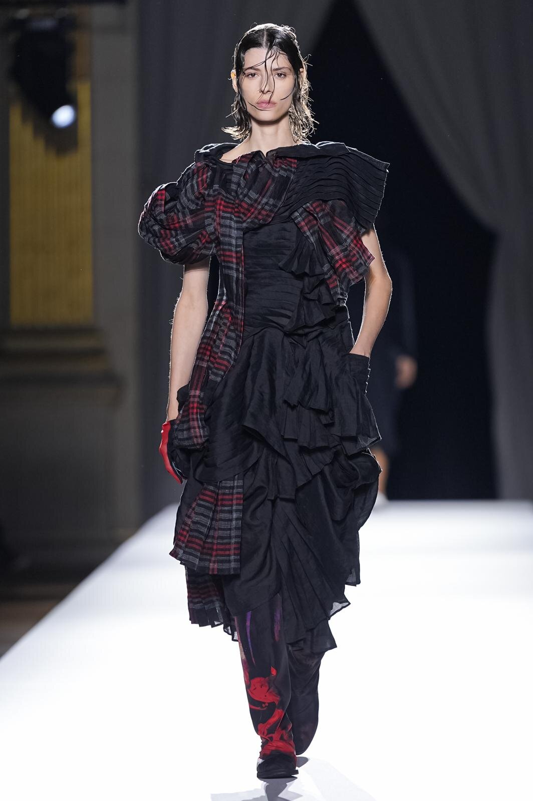 ヨウジヤマモト(Yohji Yamamoto) 2026年春夏ウィメンズコレクション  - 写真52