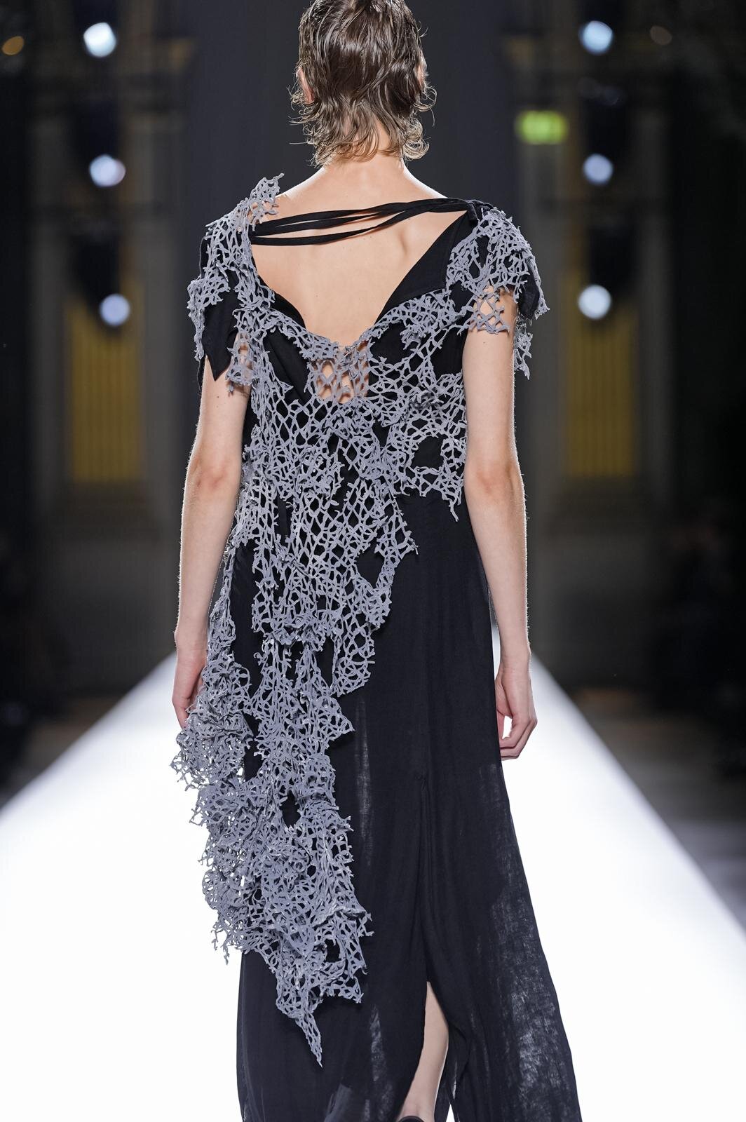 ヨウジヤマモト(Yohji Yamamoto) 2026年春夏ウィメンズコレクション  - 写真77