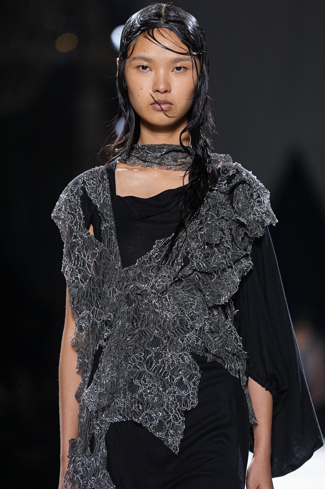 ヨウジヤマモト(Yohji Yamamoto) 2026年春夏ウィメンズコレクション  - 写真79