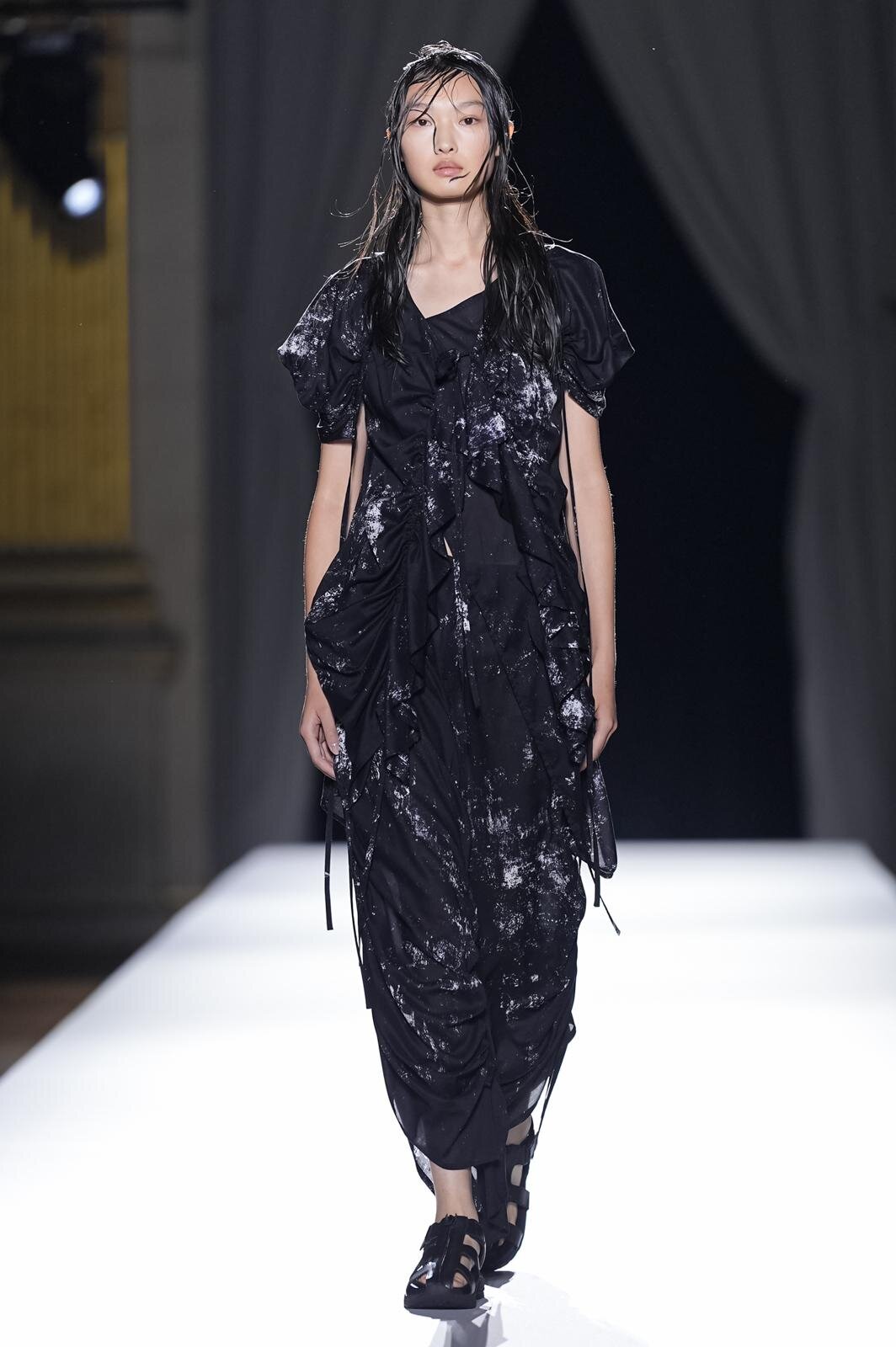 ヨウジヤマモト(Yohji Yamamoto) 2026年春夏ウィメンズコレクション  - 写真88