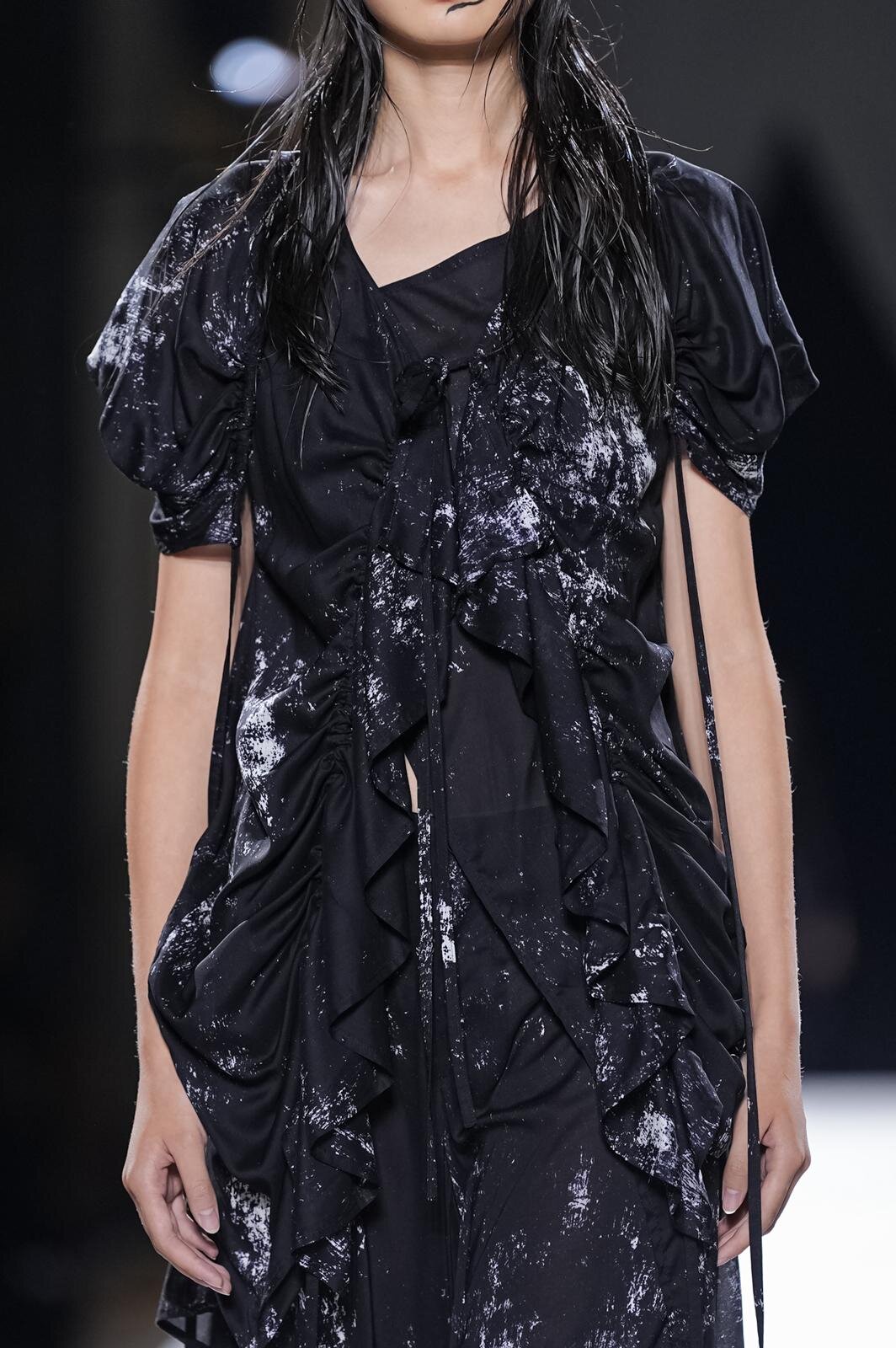 ヨウジヤマモト(Yohji Yamamoto) 2026年春夏ウィメンズコレクション  - 写真89