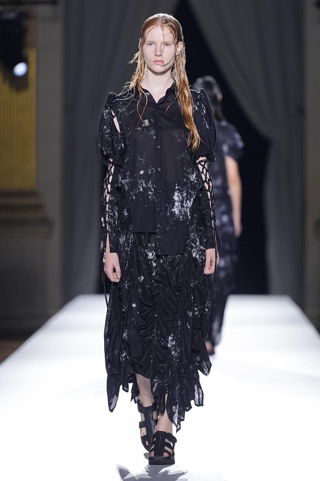 ヨウジヤマモト(Yohji Yamamoto) 2026年春夏ウィメンズコレクション  - 写真90