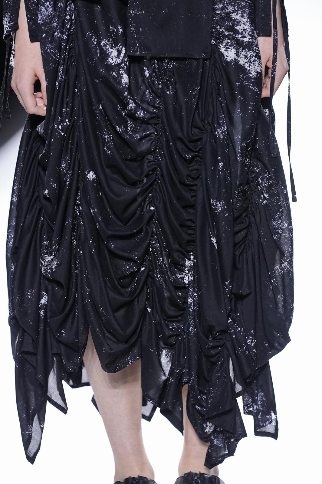 ヨウジヤマモト(Yohji Yamamoto) 2026年春夏ウィメンズコレクション  - 写真91
