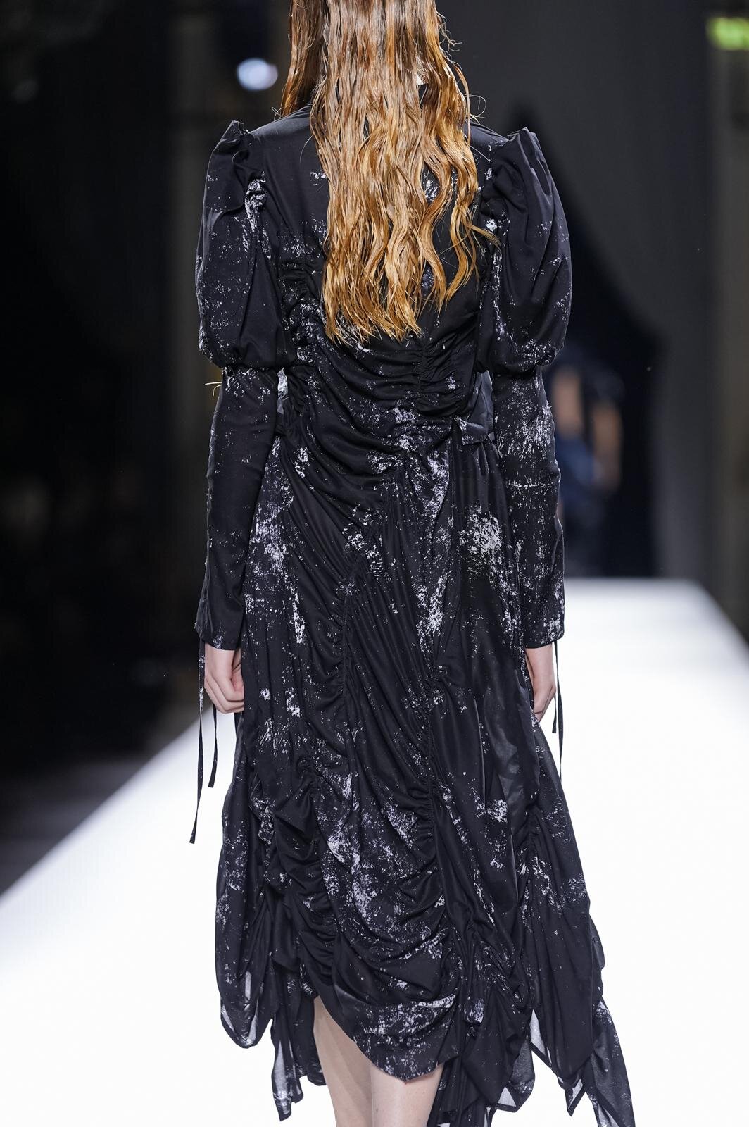 ヨウジヤマモト(Yohji Yamamoto) 2026年春夏ウィメンズコレクション  - 写真92