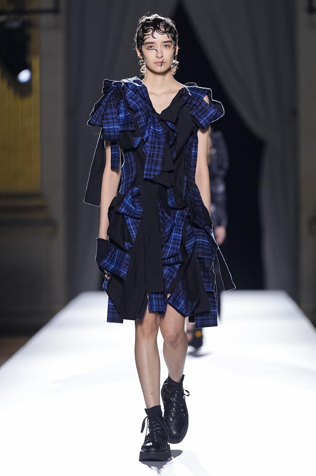 ヨウジヤマモト(Yohji Yamamoto) 2026年春夏ウィメンズコレクション  - 写真93